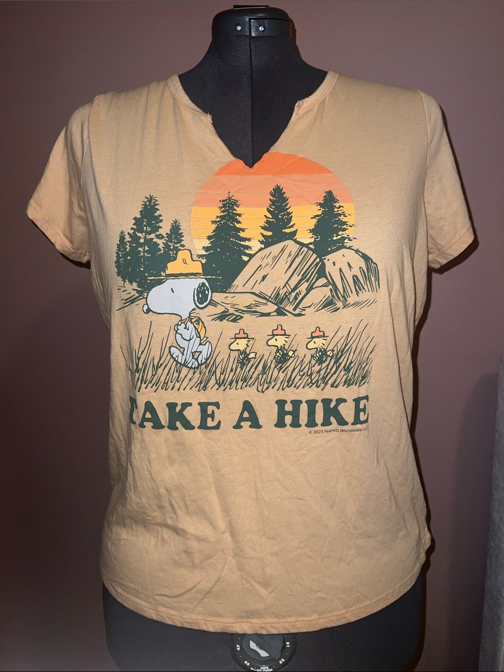 Women’s top: Peanuts/Snoopy Graphic Tee  XL